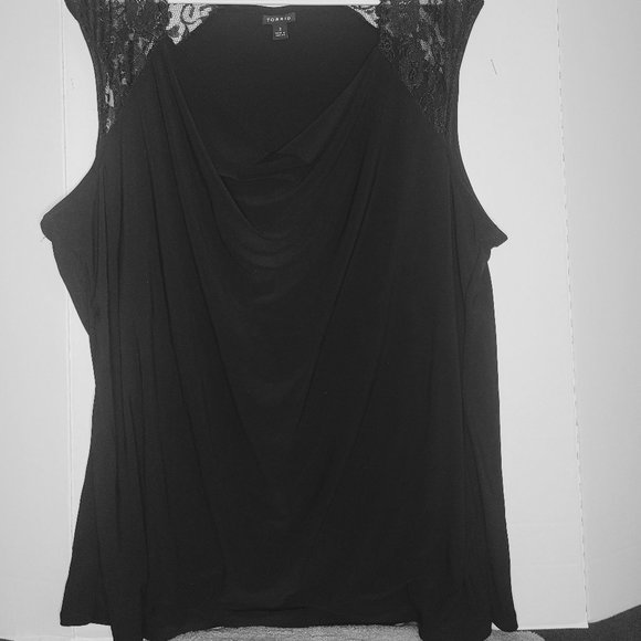 TORRID Sleeveless Top Lace Detailing - Picture 3 of 4